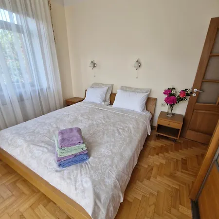 Old Next To St Peters Church Apartament