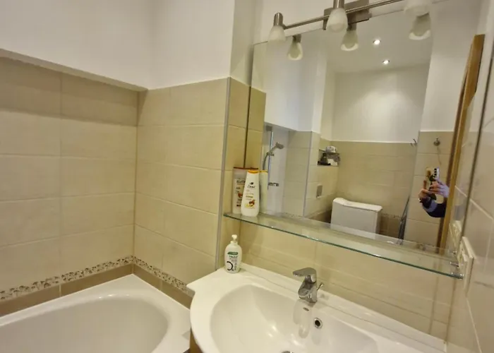 公寓 Old Next To St Peters Church